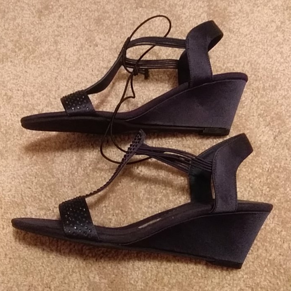 Shoe - Picture 4 of 8